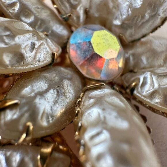 Vintage Iridescent Floral Pearlized Rhinestone Brooch - Picture 4 of 7